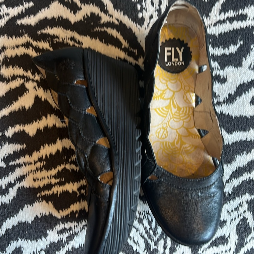 FLY LONDON SCALLOPED WEDGE - Picture 5 of 5